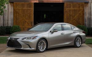Lexus ES350 2018 года (NA)